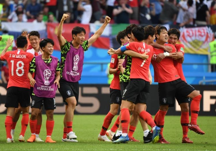 因伤最后时刻退出世界杯，利物浦勉励远藤航：抬起头来继续前进吧